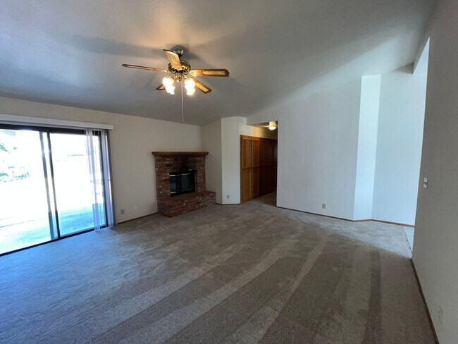 Building Photo - 4BR | 2BA | 1800SF | 2 Car Garage | Availa...