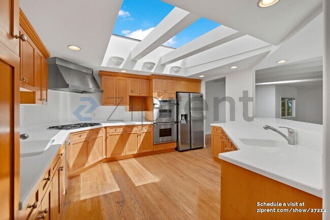 Building Photo - 18463 Almond Rd