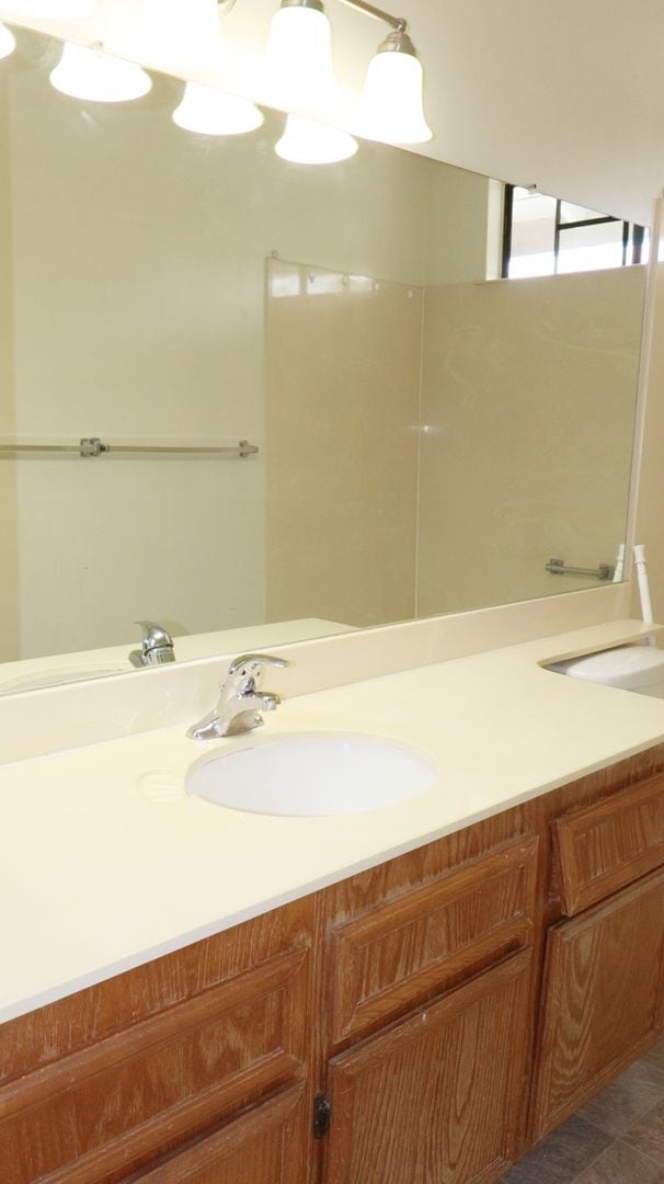 Building Photo - 3 bedrooms townhome in Chula Vista CA - Terranova Area