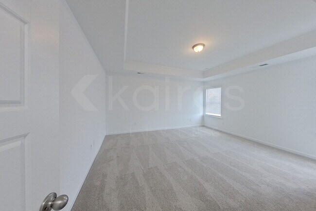Building Photo - 100 English Oak Ln
