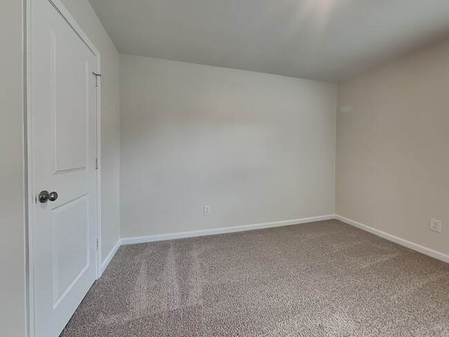 Building Photo - 118 Bent Holly Dr