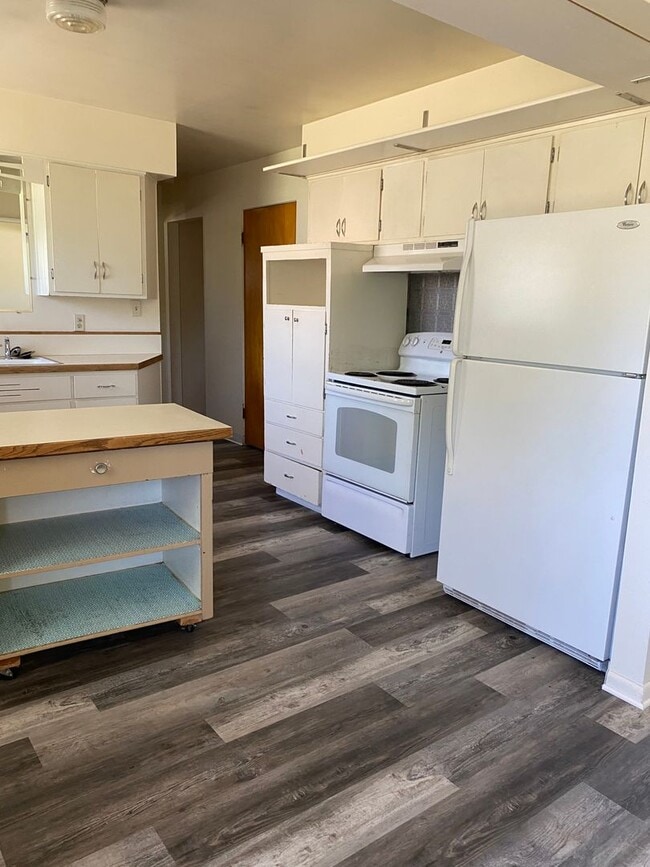 Building Photo - South Missoula 3 bedroom with fenced yard and garage
