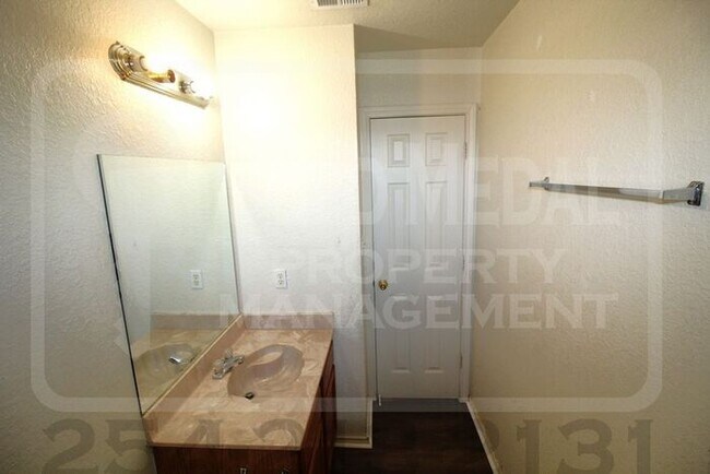 Building Photo - 3410 Cantabrian Dr