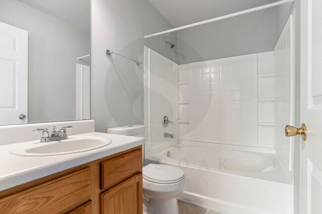 Building Photo - 3BR/2.5BA Townhouse Near Flat Shoals Parkway!