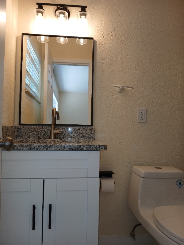 Building Photo - 378-378 78th Ave NE