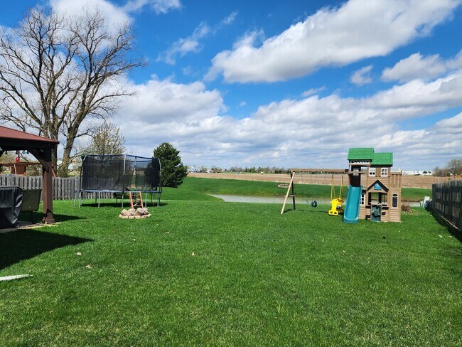 Building Photo - Kenosha 4 bedroom home