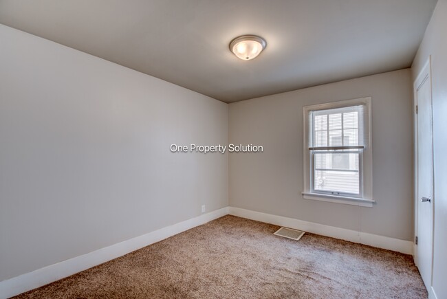 Building Photo - 7005 Broadway