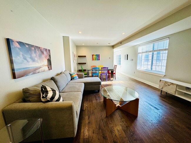 Building Photo - 1012-14 S Randolph St