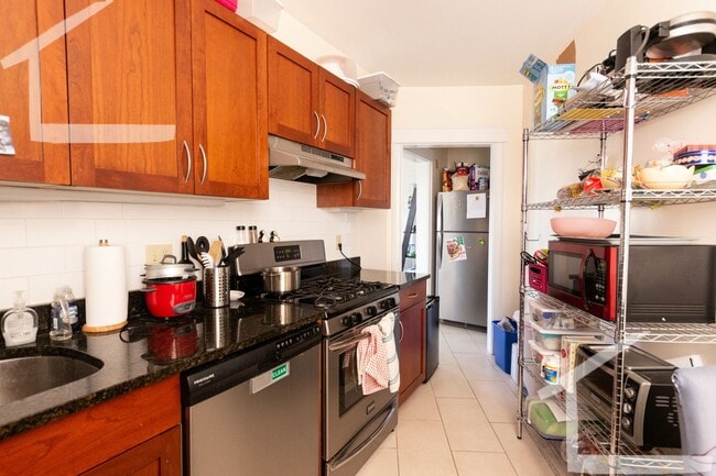 Building Photo - REALLY BRIGHT 3BED IN ALLSTON!!!