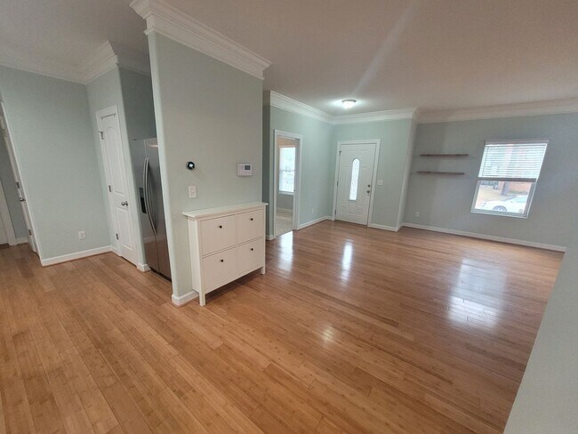 Building Photo - Stunning 4 Bedroom, 2.5 Bath Home Just 3 Blocks to Chesapeake Bay