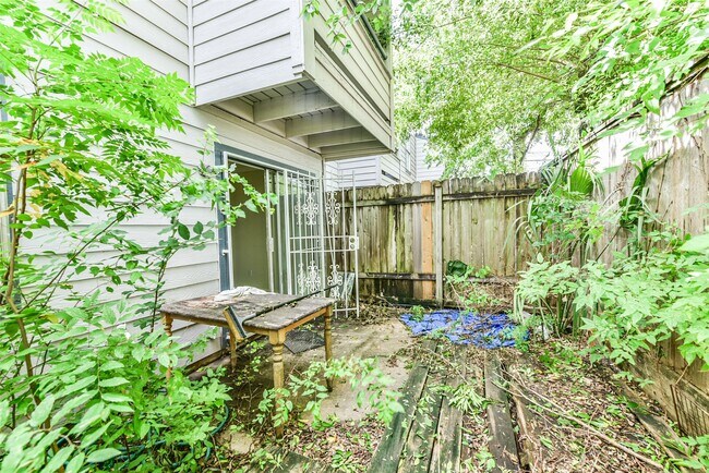 Building Photo - 5917 Fairdale Ln