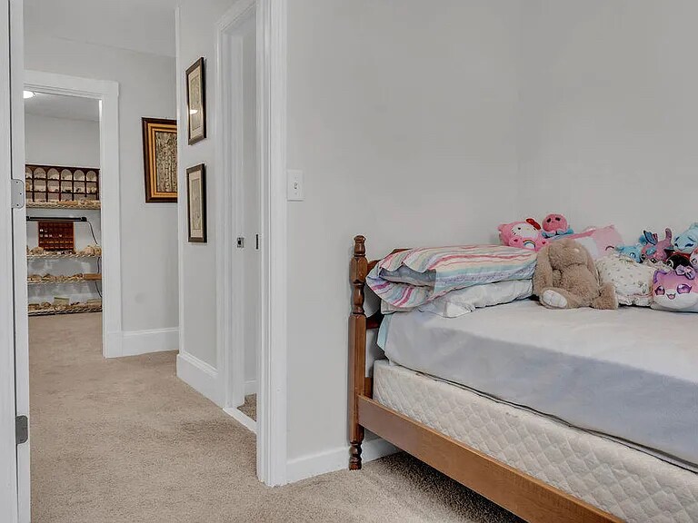 Building Photo - 280 Main St