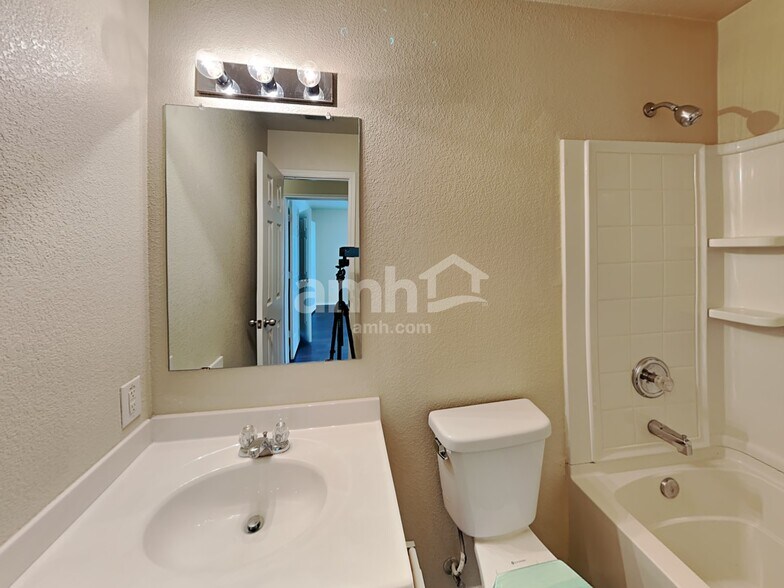 Building Photo - 1424 Evergreen St