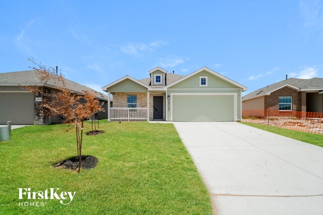 Building Photo - 10723 Vinateros Dr