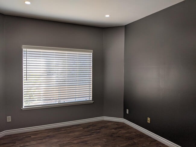 Building Photo - 23947 Del Monte Dr.