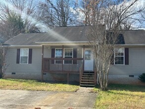 Building Photo - 3 Bedroom 2 Bathroom Single Family Home