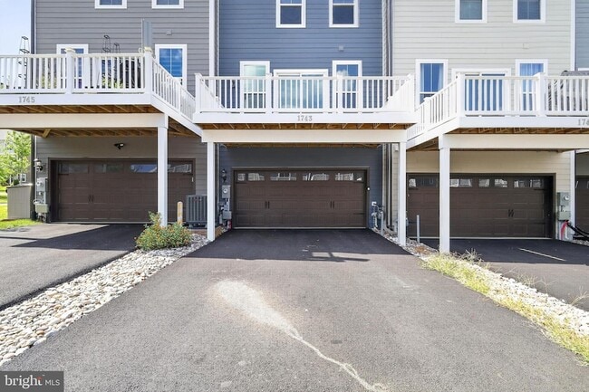 Building Photo - 1743 Autumn Maple Leaf Dr