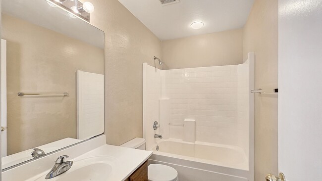 Building Photo - Gated community in Avondale with a communi...