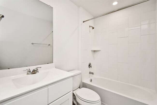 Building Photo - 4243 Bromham Farms Dr