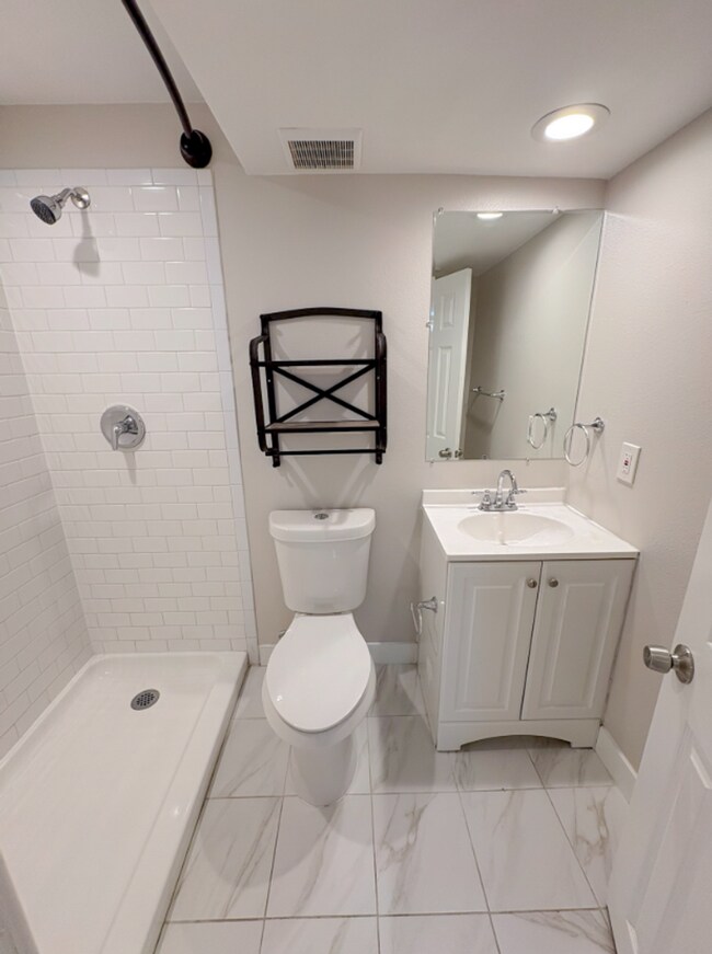 Building Photo - 245 Otis Ct