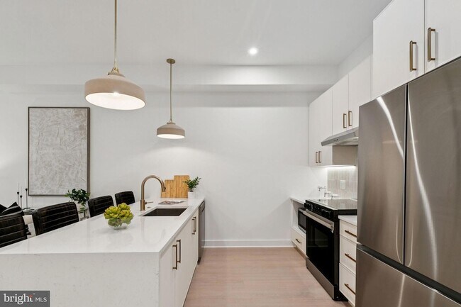 Building Photo - 30 W Allens Ln