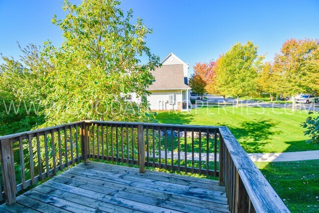 Building Photo - 2 Bedroom, 2 1/2 Bath Townhome in Urbandal...