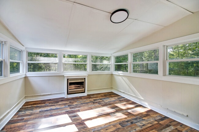 Building Photo - 169 Lakeshire Dr