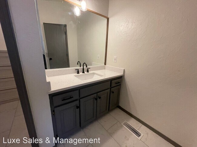Building Photo - 4 br, 3 bath House - 1218 Three Oaks Circle