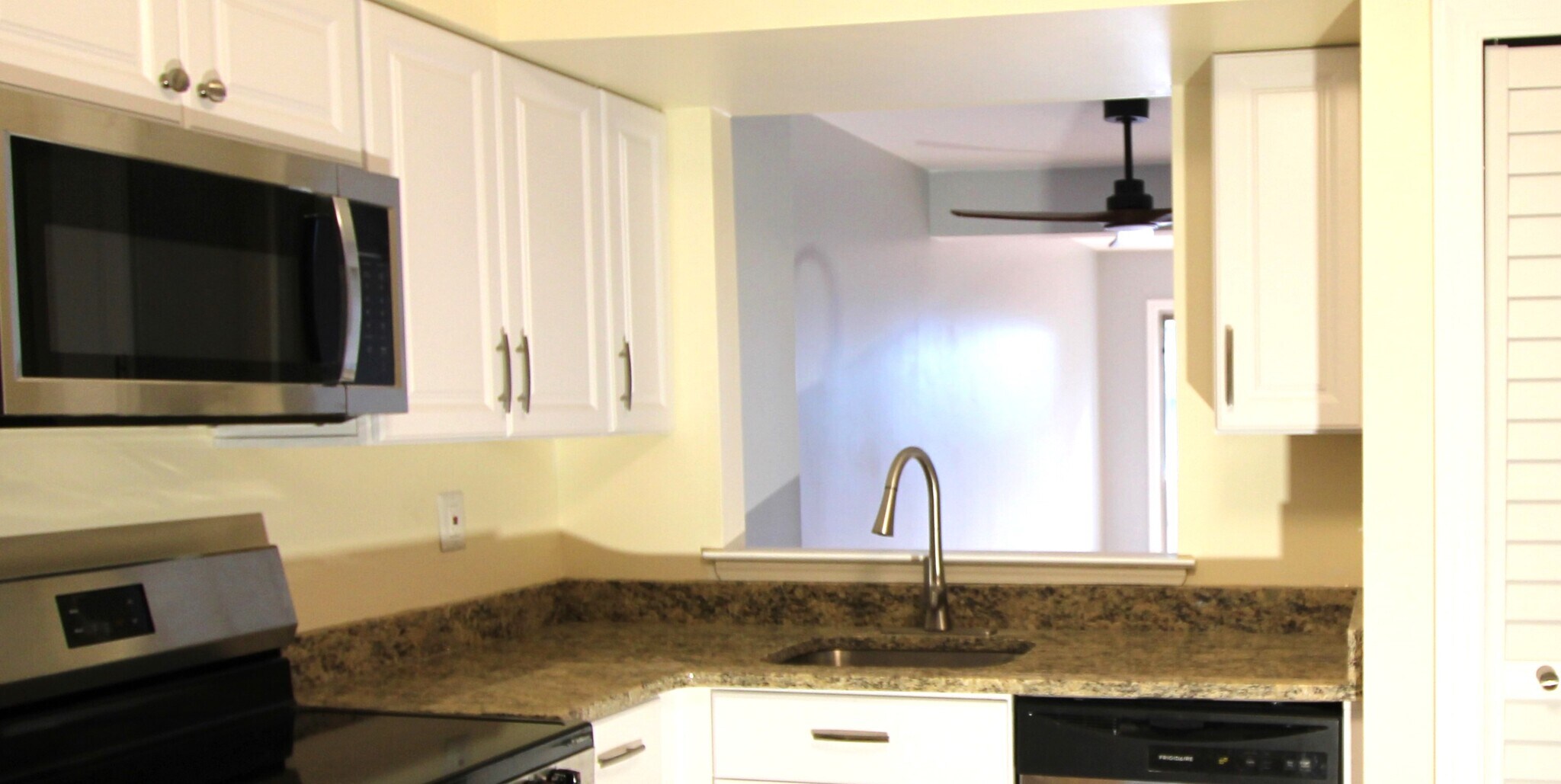 Granite Countertops - 7827 Hidden Creek Way