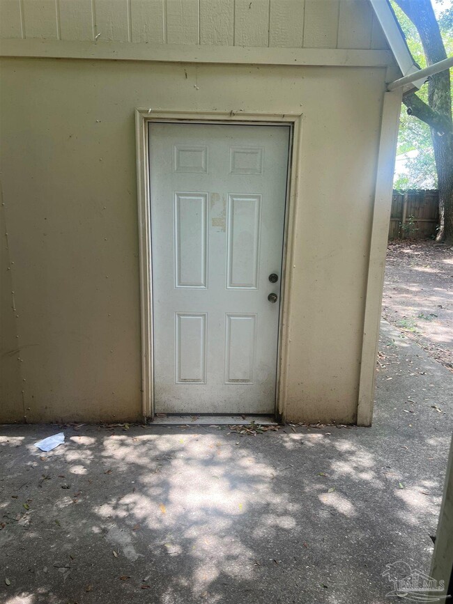 Building Photo - 7150 Dogwood Terrace Dr
