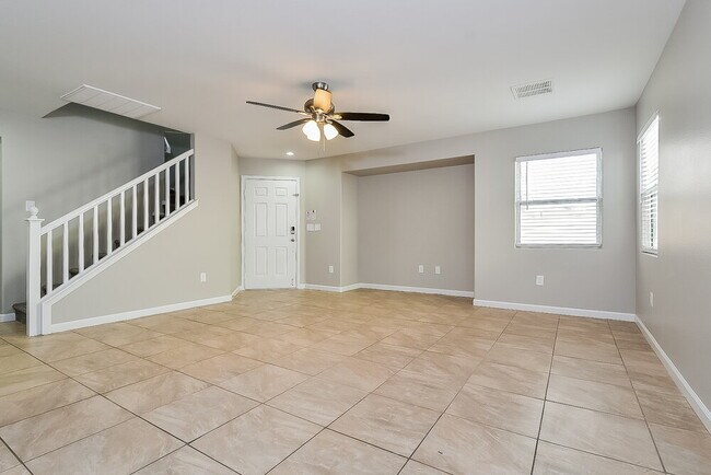 Building Photo - 10348 Faustine Ave
