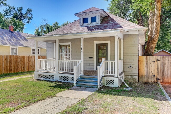 Building Photo - $1,750.00 - 2 Bedrooms, 1 Bathroom, Single...