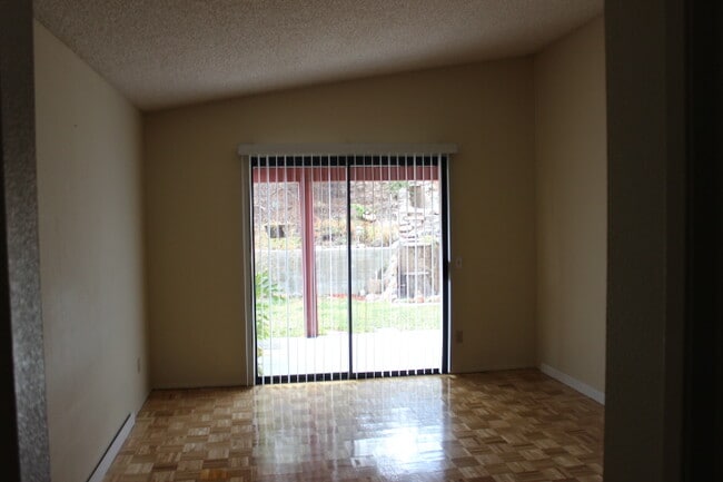 Building Photo - Cute 2 Bd 2 Ba Home 55+ Community!!!