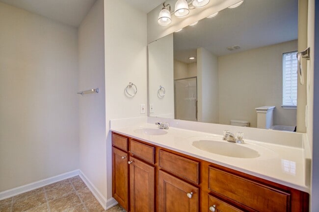 Building Photo - 3/BD - 2.5/BTH  Well Maintained Home in Li...