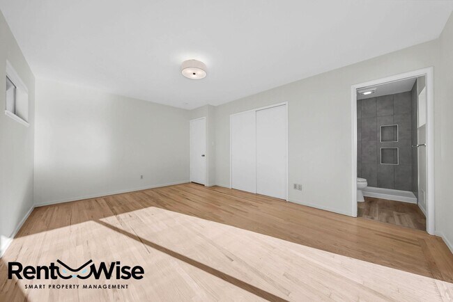 Building Photo - Present PM-Midtown Palo Alto Beauty-New Floors-Remodeled Bathrooms-Big Yard