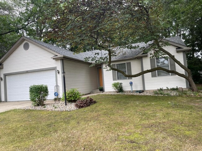 Primary Photo - 1221 Alex Way