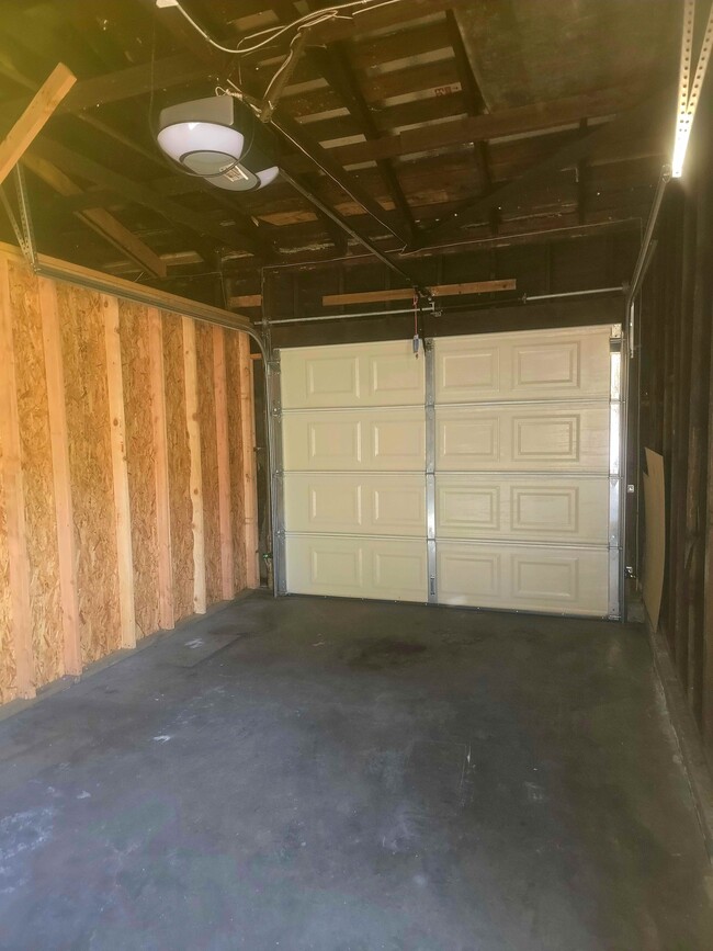 Building Photo - 4868 Oregon Ave