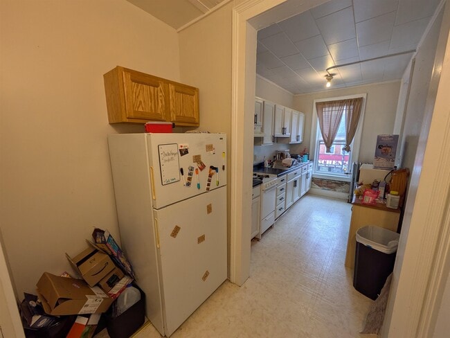 Building Photo - 15 W Main St