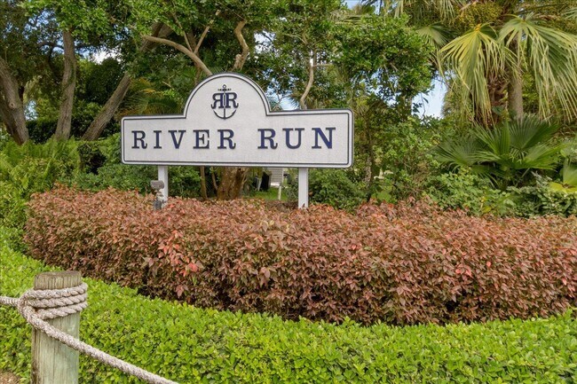 Building Photo - 6124 S River Run Dr