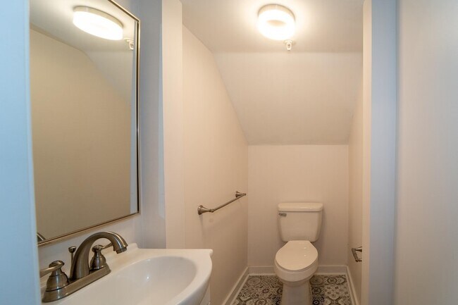 Building Photo - 11 Aviles St