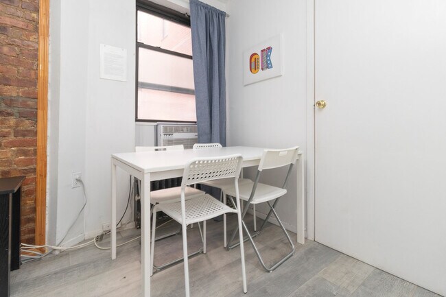 Building Photo - 215 B E 95th St