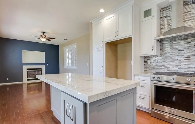 Building Photo - Spectacular FOLSOM 4/3 - Waiting For You!  Please Read Entire Ad For Viewings!
