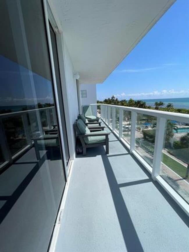 Building Photo - 2457 Collins Ave