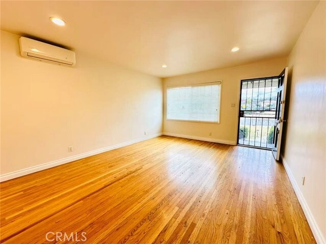 Building Photo - 400 E Fernfield Dr