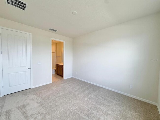 Building Photo - 6985 Oak Commons Way