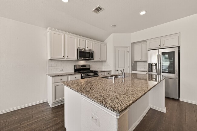 Building Photo - 16039 Cypress Farms Dr