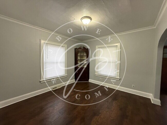 Building Photo - 560 Bronx Dr
