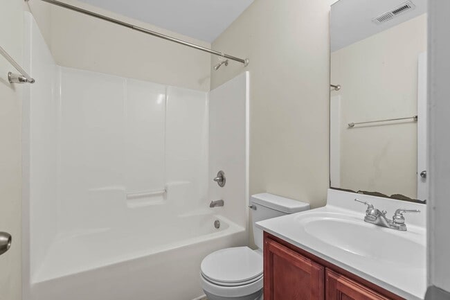 Building Photo - 3 Bedroom 2 Bathroom Home