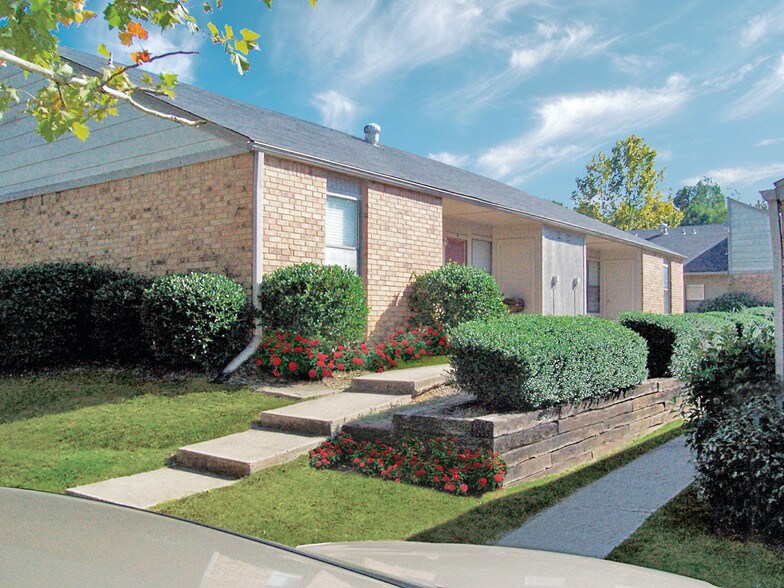 Village Green Apartments 7601 N Chicot Rd Little Rock AR 72209