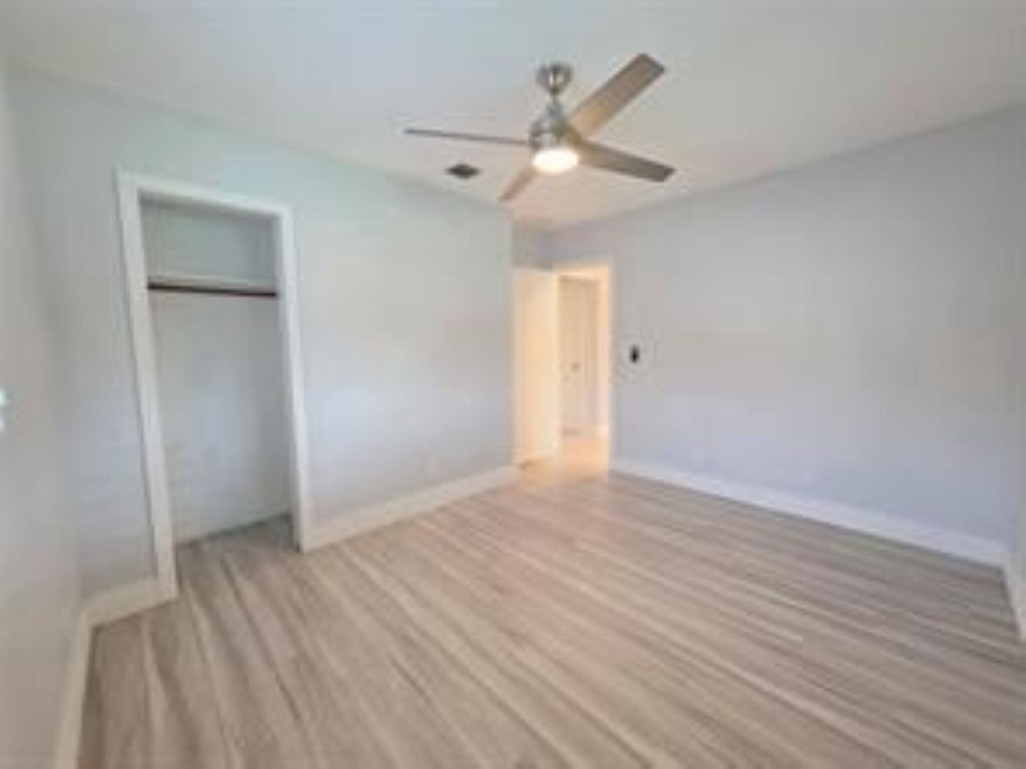 Building Photo - 250 NE 42nd Ct